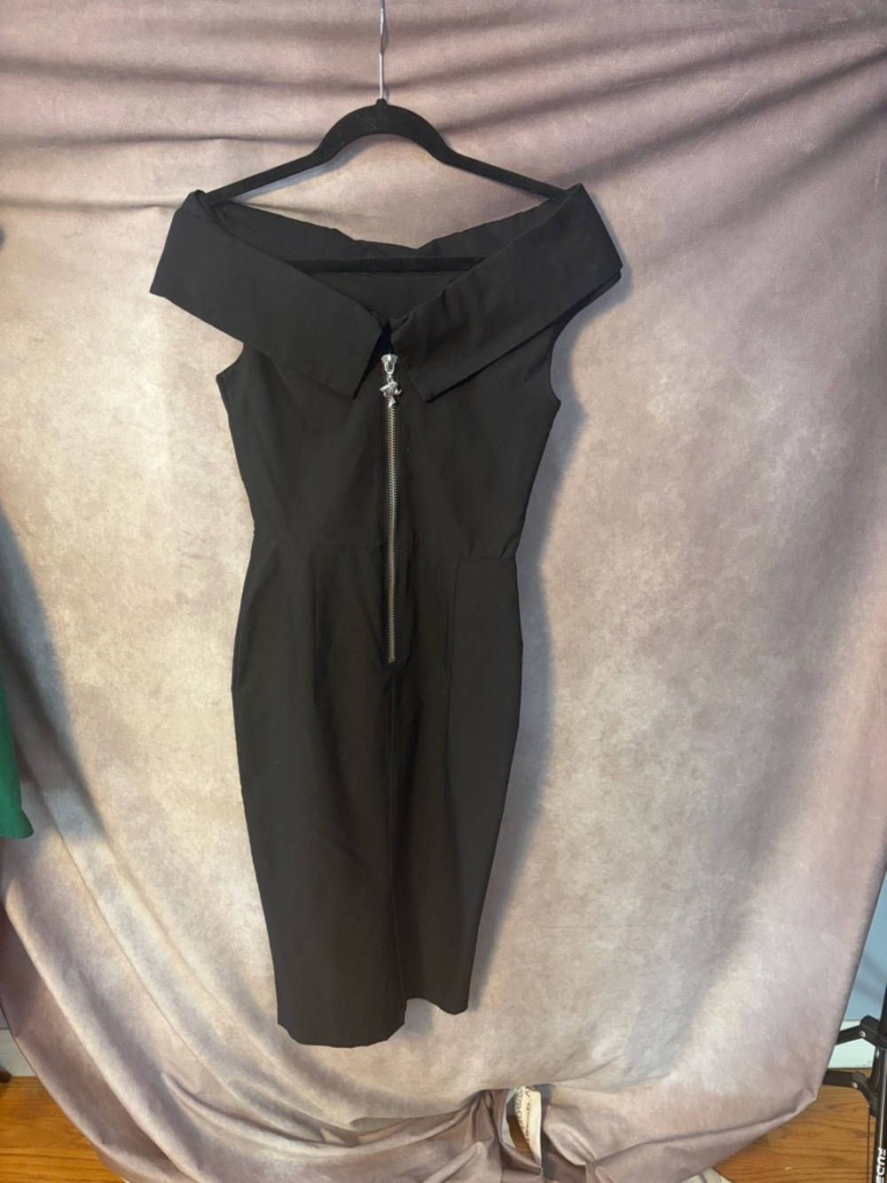 Unique Vintage Barbie Black One-Shoulder Bow Sheath Dress Small - Picture 4 of 4